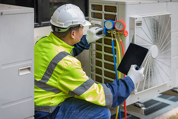 Professional Hvac technician working in Dover, FL